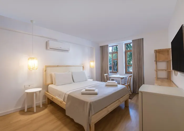 Audo Hotel *